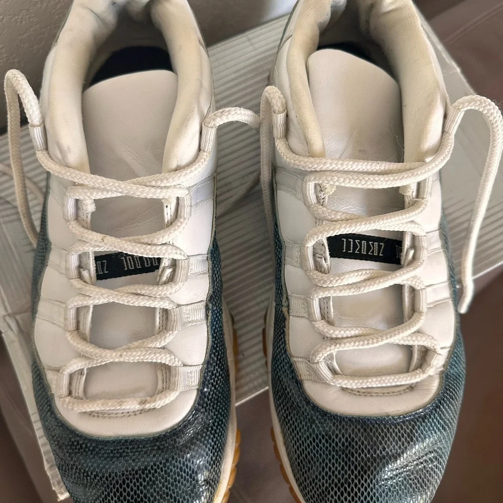 Air Jordan 11 Retro Low Navy Snakeskin 2001